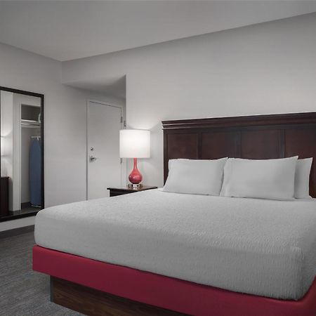 Hampton Inn & Suites Omaha-Downtown Екстер'єр фото