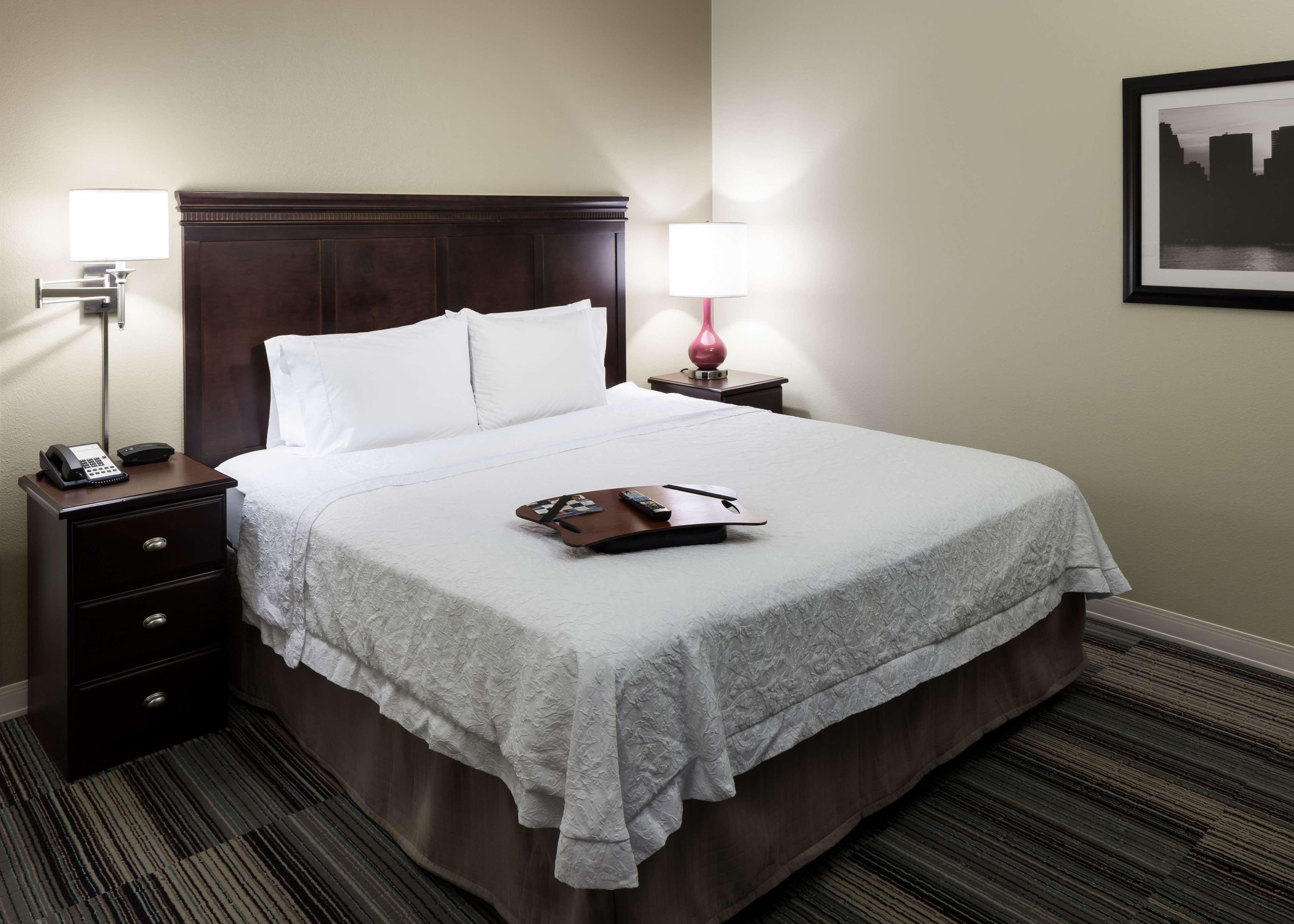 Hampton Inn & Suites Omaha-Downtown Екстер'єр фото