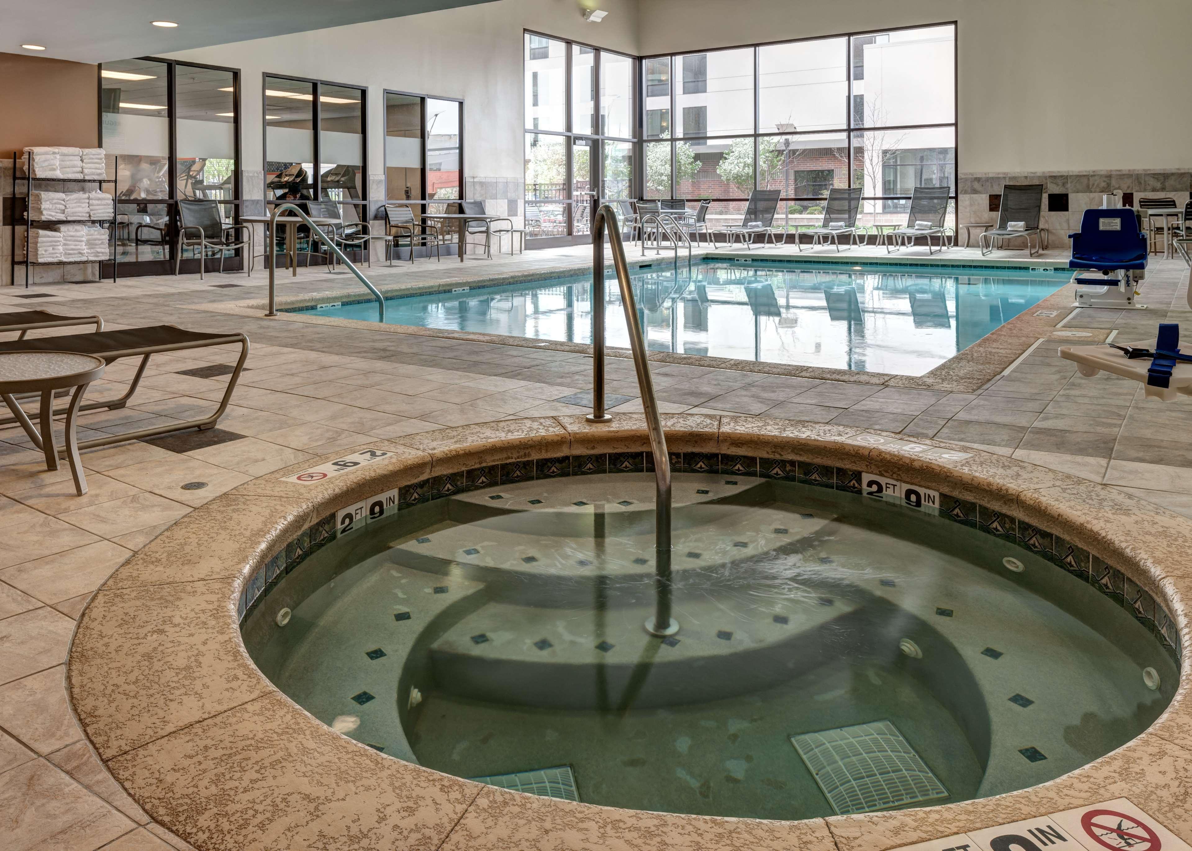Hampton Inn & Suites Omaha-Downtown Екстер'єр фото