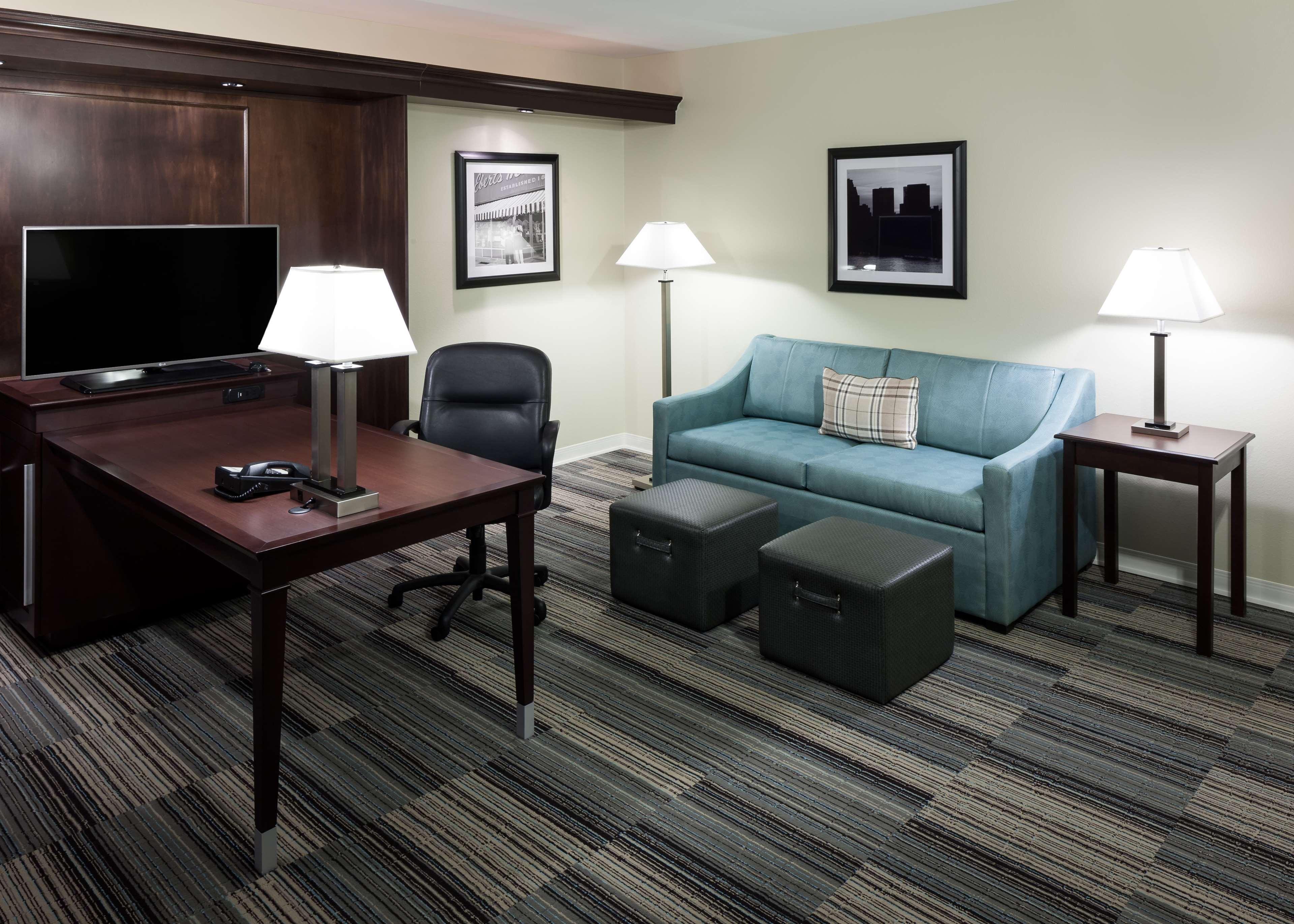 Hampton Inn & Suites Omaha-Downtown Екстер'єр фото