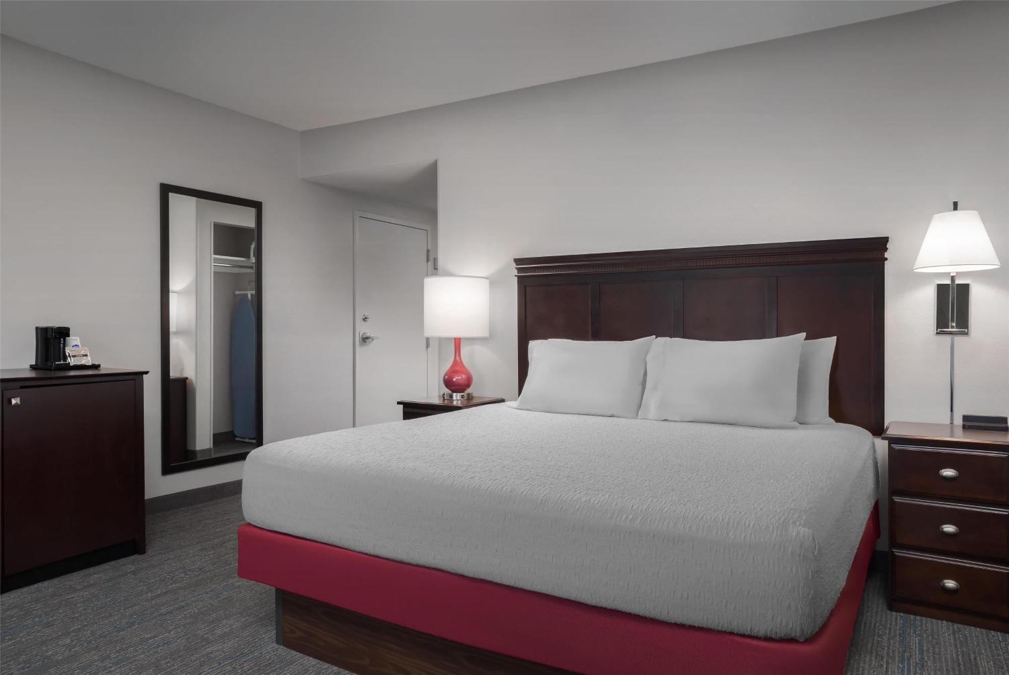 Hampton Inn & Suites Omaha-Downtown Екстер'єр фото