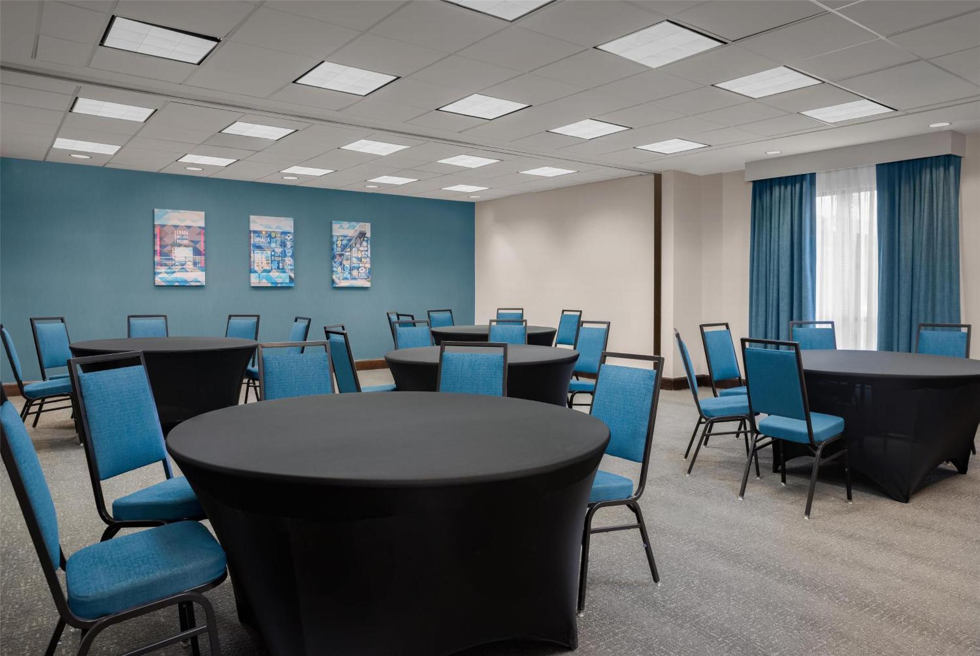 Hampton Inn & Suites Omaha-Downtown Екстер'єр фото