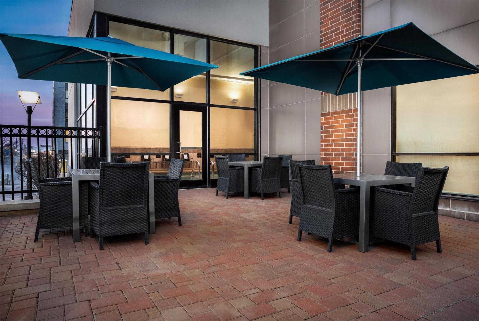 Hampton Inn & Suites Omaha-Downtown Екстер'єр фото