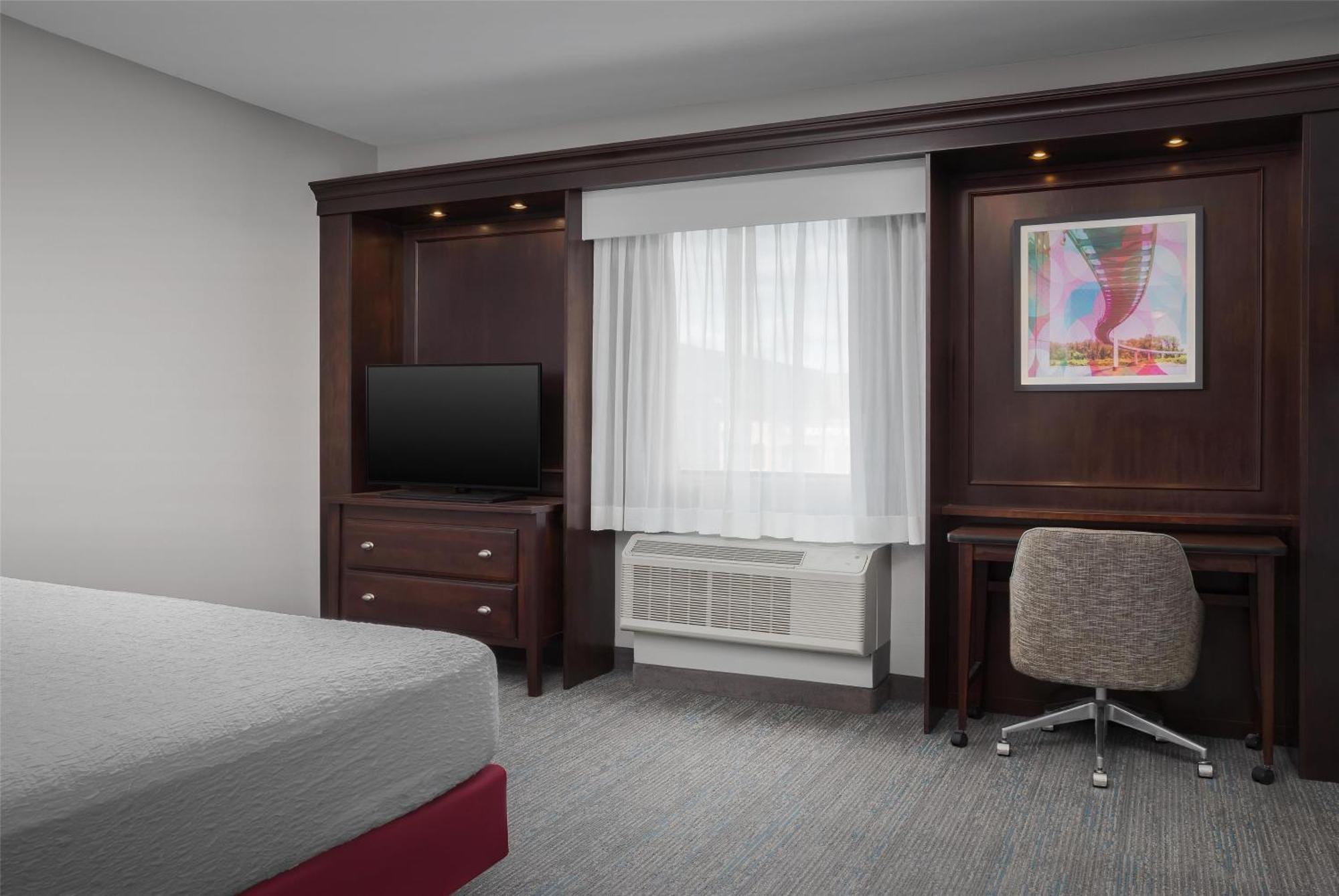 Hampton Inn & Suites Omaha-Downtown Екстер'єр фото