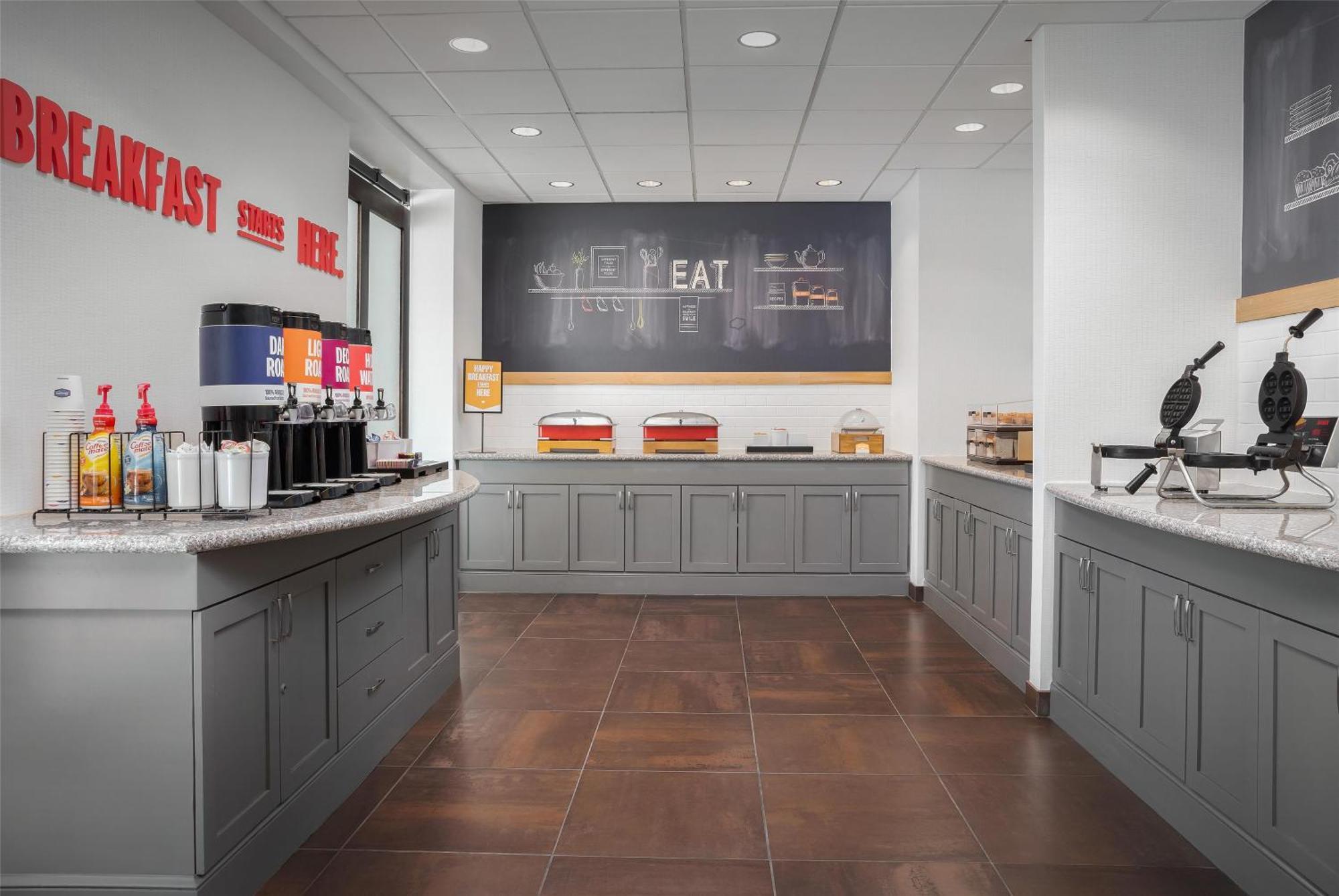 Hampton Inn & Suites Omaha-Downtown Екстер'єр фото