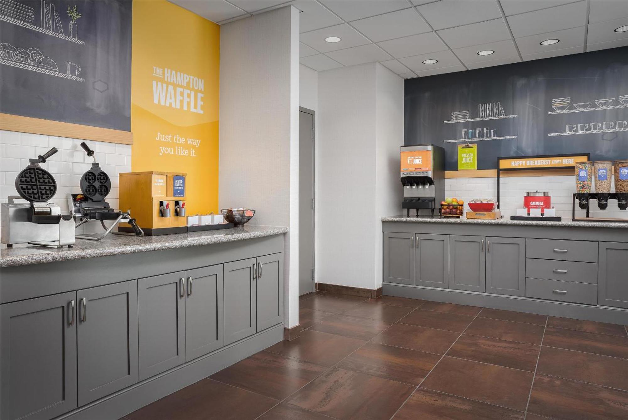Hampton Inn & Suites Omaha-Downtown Екстер'єр фото